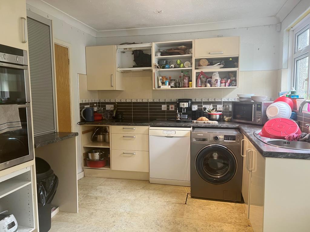 Lot: 89 - DETACHED DORMER BUNGALOW WITH GARDENS AND GARAGE FOR IMPROVEMENT -